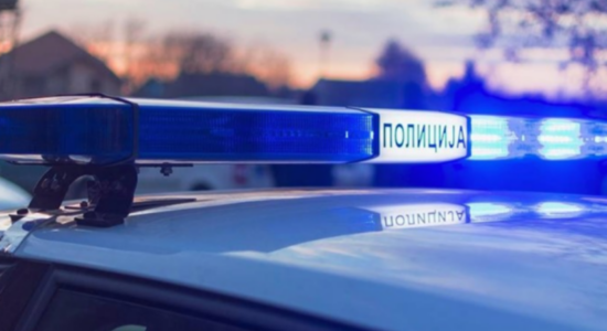 Gruaja e sulmon fizikisht burrin në Vallandovë, i del në ndihmë policia