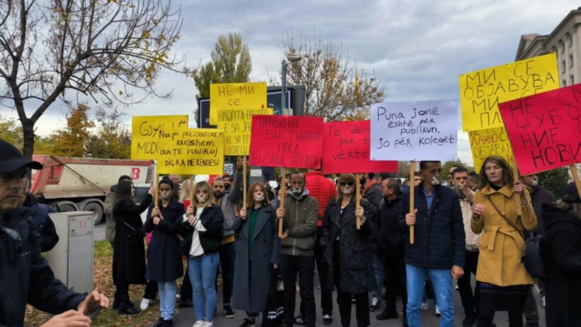 Protesta e gazetarëve para Gjykatës Civile në Shkup