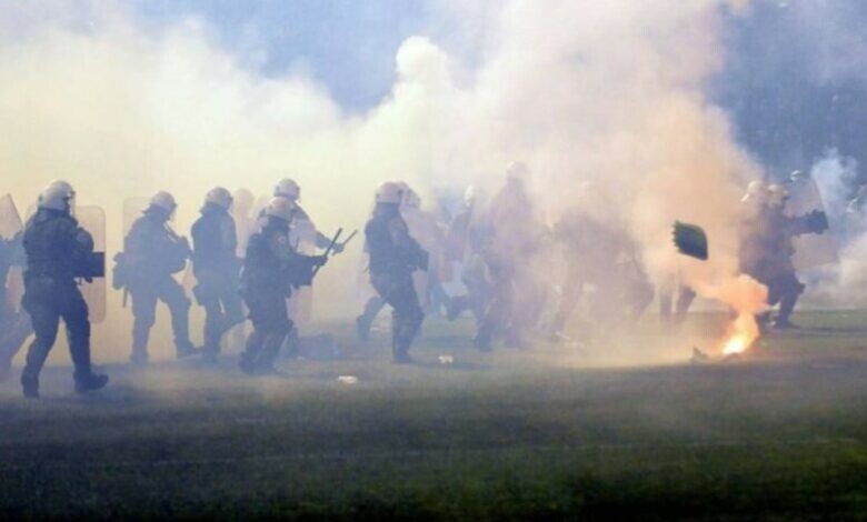 Plagosja e policit, qeveria greke mbyll stadiumet