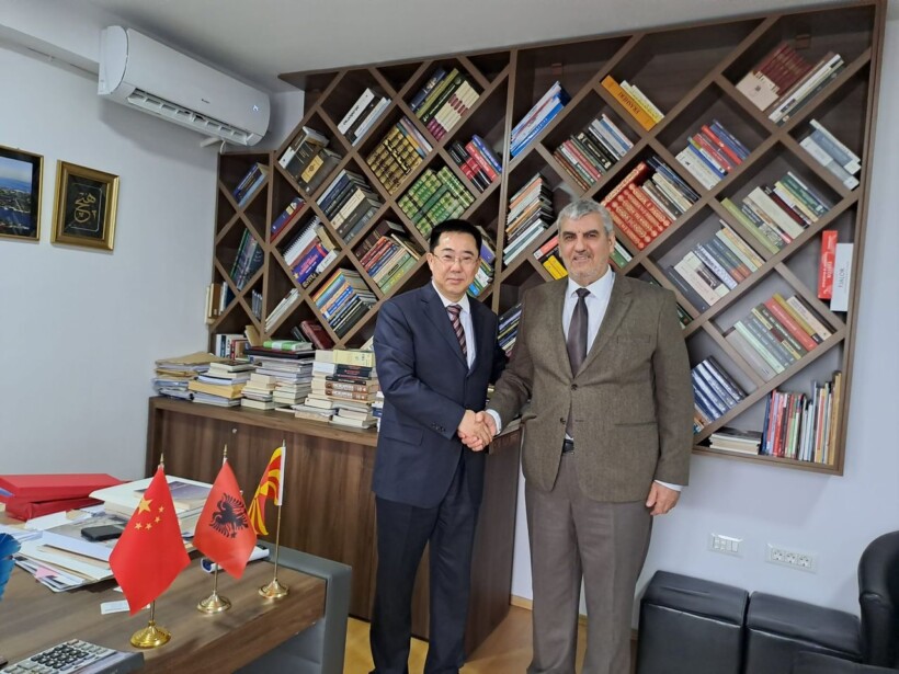 Ambasadori i Republikës Popullore të Kinës për vizitë në Shtëpinë Botuese “Logos-A”