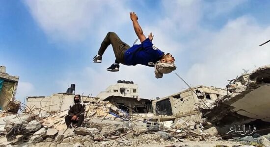(FOTO) Të rinjtë e pathyeshëm të Gazës, “i ngjallin rrënojat” me sportin e rrezikshëm