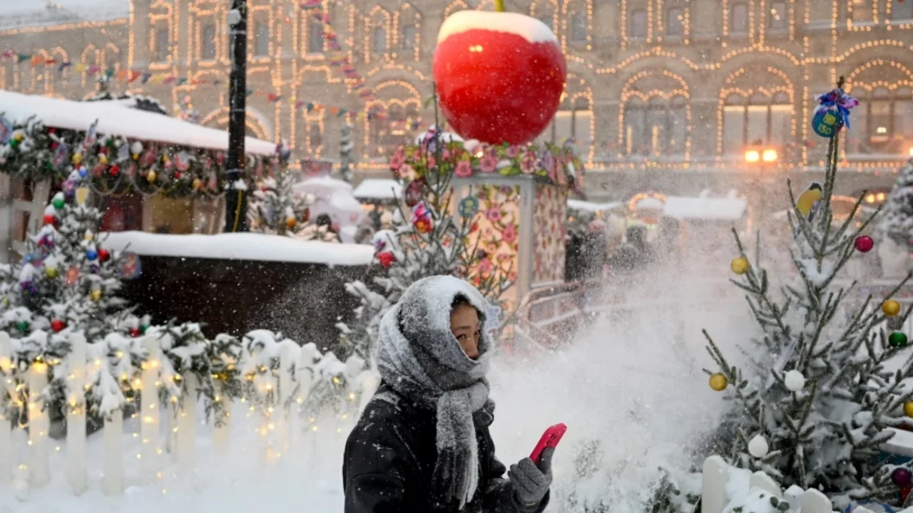 Moska nën pushtetin e dëborës  temperaturat në Siberi bien në minus 56 gradë