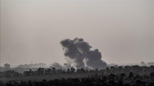 Avionët izraelitë bombardojnë një shtëpi me palestinezë të zhvendosur në Gaza, 20 të vrarë