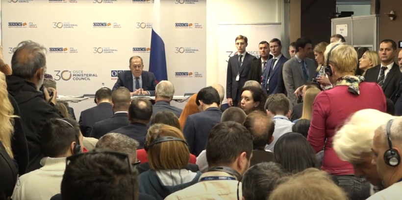 (VIDEO) Dita e dytë e Samitit të OSBE-së, Lavrov sërish në qendër të vëmendjes