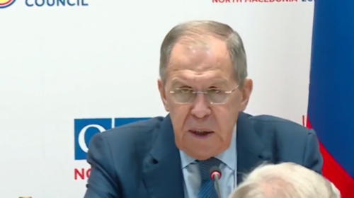 Lavrov ndërpret për moment konferencën: A mos do dikush të marr fjalën? Po dëgjojë zëra aty, shpresoj gjithçka të jetë rregull!