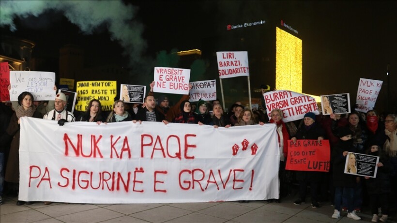 Kosovë, protestë me kërkesë që femicidi të trajtohet si urgjencë kombëtare Qindra gra dhe burra pjesëmarrës në k