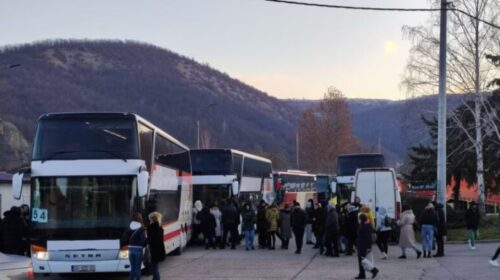 Banorët serbë të Kosovës organizohen për të votuar në Serbi