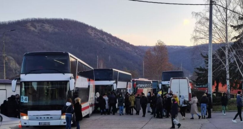 Banorët serbë të Kosovës organizohen për të votuar në Serbi