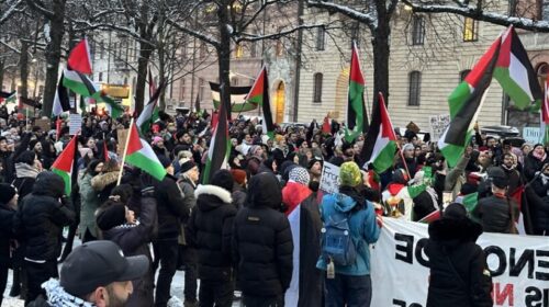 Suedi, protestë në mbështetje të Palestinës para ambasadës së Izraelit