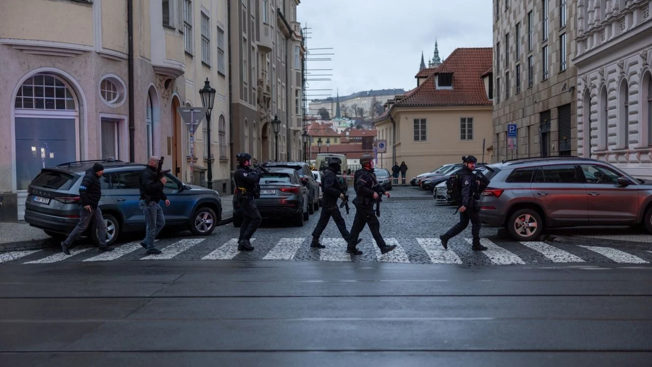 Shkon në 15 numri i personave të vrarë në Pragë nga terroristi i krishterë