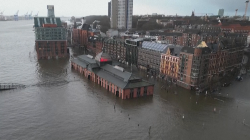 Përmbytet tregu historik i Hamburg nga stuhia në portin verior të Gjermanisë