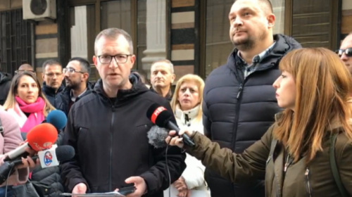 Protestë para Ministrisë së Financave, sindikata kundërshton masën e përkohshme për pagat