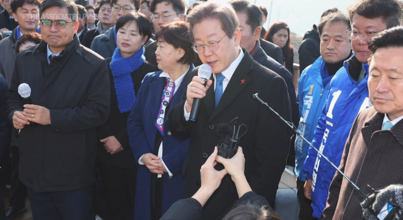 Opozitari korean sulmohet me thikë në konferencë