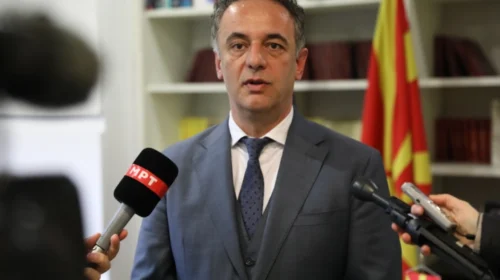 Azir Aliu nuk dha dorëheqje, kërkoi që deputetët të diskutojnë ligjet për reforma në administratë dhe digjitalizim