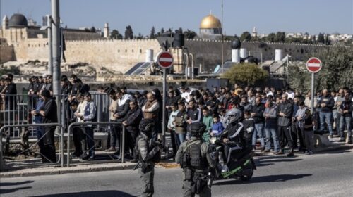 Izraeli vazhdon të kufizojë faljen e namazit të xhumasë në Mesxhid Al-Aksa