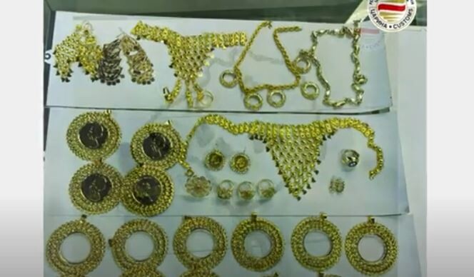 (VIDEO) Drejtoria e Doganave ka sekuestruar 248 gramë ari, me vlerë prej 12 mijë eurove