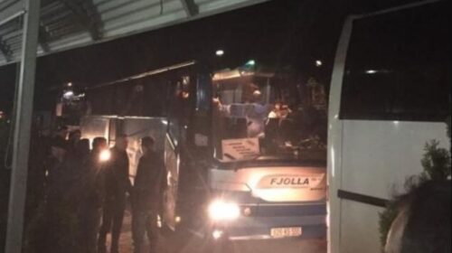 Dy autobusë të një kompanie kosovare u sulmuan mbrëmë në Serbi