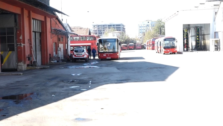 Stojanovski: Autobusët e NQP të hënën nuk do të qarkullojnë, edhe pse u caktua seancë e e Këshillit të Qytetit të Shkupit