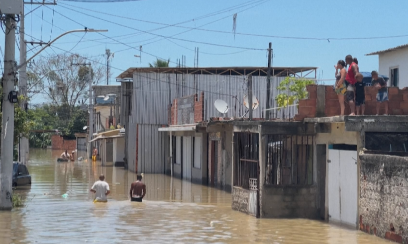 Shirat e rrëmbyeshëm përmbytin zonat urbane të Rio de Janeiro në Brazil