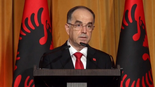 Presidenti Begaj uron Talat Xhaferin: Urimet e mia më të përzemërta!