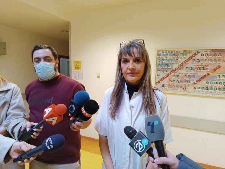 Jovanovska: Foshnja me lëndim të krahut është në gjendje të mirë, bëhet fjalë për parezë të lehtë