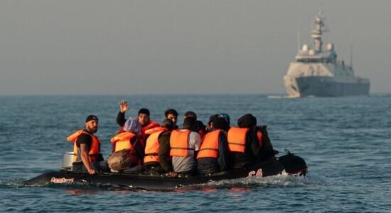 150 mijë kalime të paligjshme, shifra rekord të emigrantëve ilegalë që kalojnë nga Franca në Angli