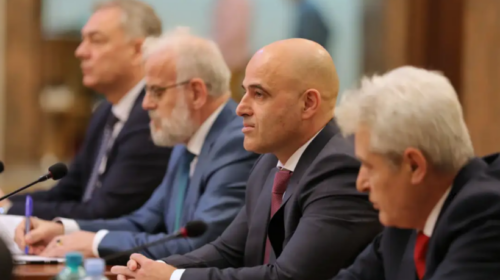 (VIDEO) Kovaçevski, Xhaferi dhe Mitrevski kanë biseduar për procedurat e qeverisë teknike