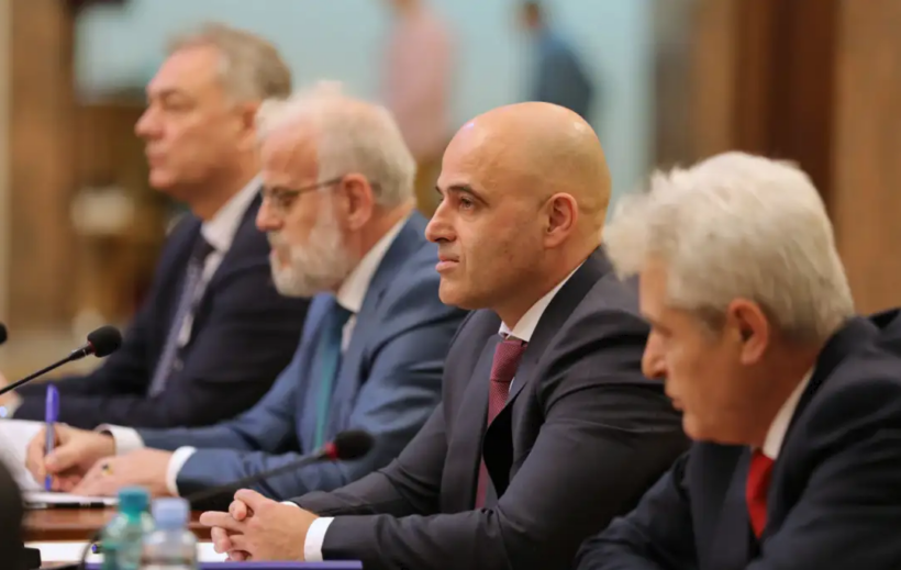 (VIDEO) Kovaçevski, Xhaferi dhe Mitrevski kanë biseduar për procedurat e qeverisë teknike