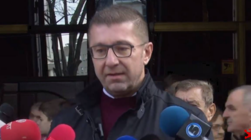 Mickoski: Gjykata Kushtetuese mund të mblidhet menjëherë dhe të miratojë një masë për ndryshimin e dokumenteve personale