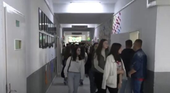 Fillon regjistrimi në shkollat ​​e mesme, nga sot fillimisht aplikimi elektronik