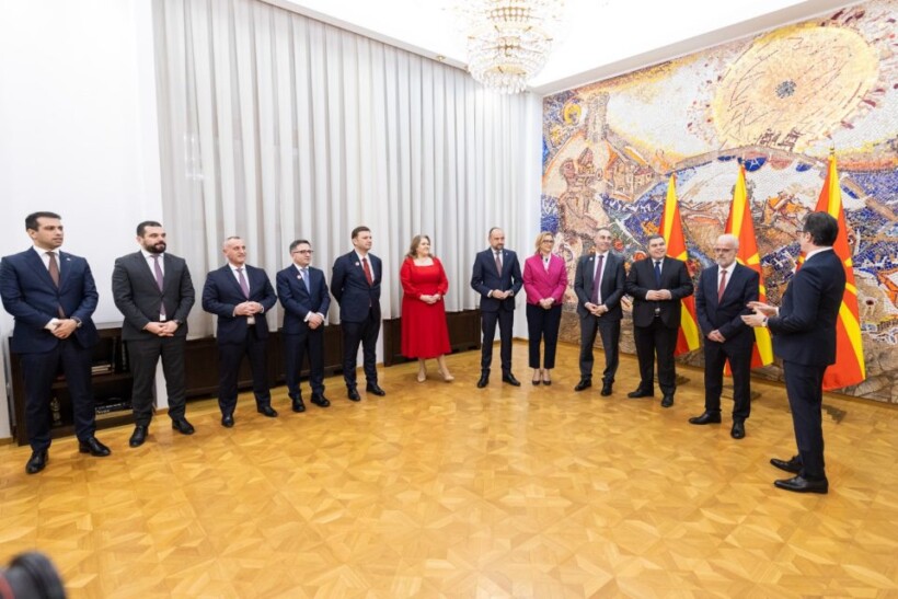 Presidenti Pendarovski takon kryeministrin Xhaferi dhe ministrat