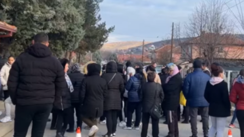 Protestuesit maqedonas në Çashkë vazhdojnë të bllokojnë hapjen e paraleles shqipe në shkollën “Todor Janev”