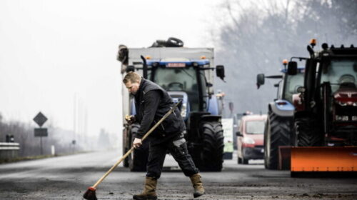 Lëvizja e radhës së fermerëve në Belgjikë, 15 traktorë ‘zbarkojnë’ jashtë shtëpisë së kryeministrit