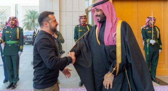 Zelensky diskuton marrëveshjen e paqes me princin e kurorës të Arabisë Saudite