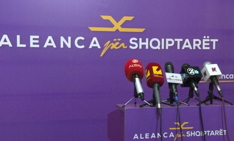 ASH: Opozita shqiptare hoqi dorë nga anëtarësimi në BE, vetëm t’i pëlqejë Mickoskit