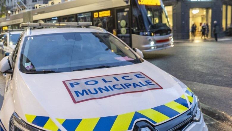 Tre të plagosur në një sulm me thikë në stacionin kryesor të trenit në Paris
