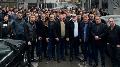 BDI: Edhe sot, në të gjitha qytetet, shqiptarët në rresht firmosin për Bujar Osmanin