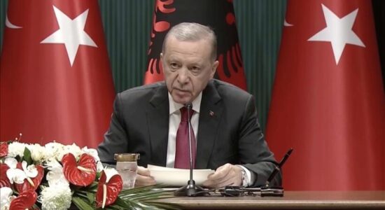 Erdoğan: Turqia dhe Shqipëria kontribuojnë në paqen në Ballkan si aleatë të NATO-s