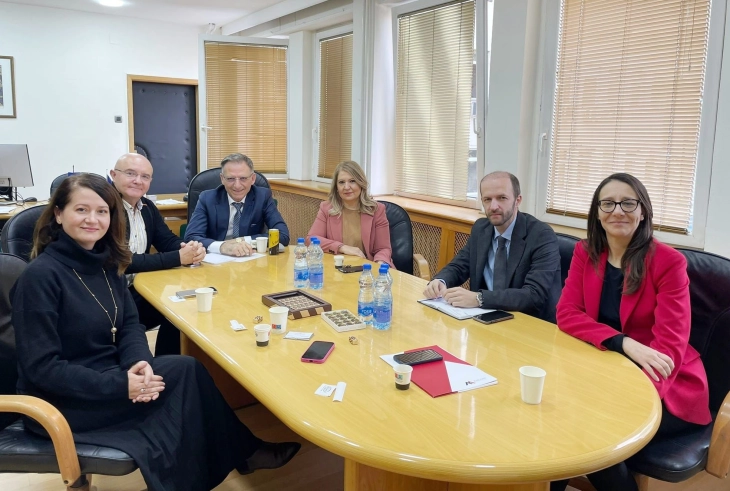 Demiri në takim me përfaqësues të “AMÇAM”: Zbatimi i masave të reja për përmirësimin e kujdesit shëndetësor