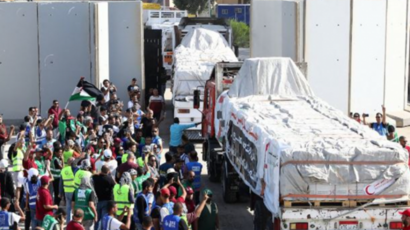 87 kamionë me ndihma humanitare hyjnë në Gaza
