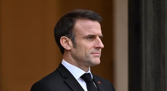 Macron përballet me kritika nga opozita për shkak të deklaratave për dërgimin e trupave në Ukrainë