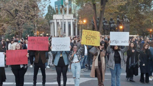 Studentët paralajmërojnë protestë para MASH, nuk i kanë marrë bursat