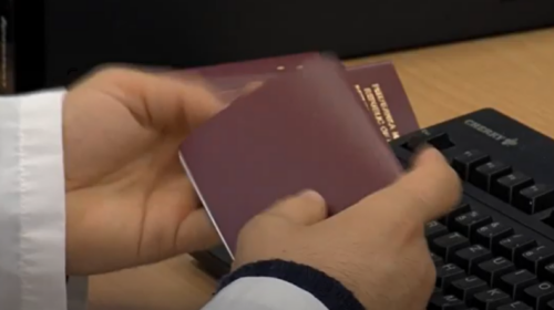 (VIDEO) MPB: Qytetarët do të informohen me SMS kur t’i kenë gati pasaportat
