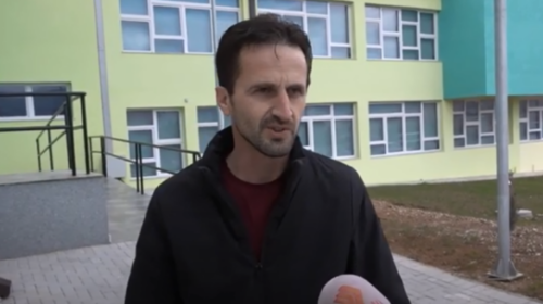 (VIDEO) Prindërit: Mos bëni politikë me nxënësit e Vizbegut, hapeni shkollën!