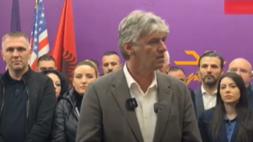 (VIDEO) Sela e quan Taravarin kryetar të Facebookut, thirret Kuvendi të shtunën