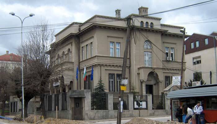 Një pastruese në Konsullatën e Bullgarisë ka intervistuar kandidatë për shtetësi bullgare
