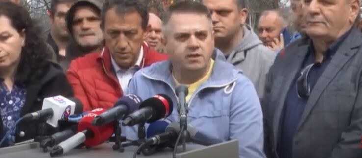(VIDEO) Protestojnë të punësuarit në Postat e Maqedonisë së Veriut, kërkojnë pagesë të rregullt të pagave