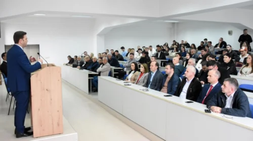 Osmani në UT ligjëroi për integrimin në Bashkimin Evropian dhe ikjen e të rinjve
