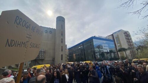 Protestojnë punonjësit e Postës në Maqedoni, kërkojnë paga më të larta