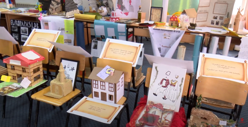 (VIDEO) Nxënësit e ZLM-së me ekspozitë kreative në të gjitha shkollat shqipe shënohet 7 marsi – dita e mësuesit